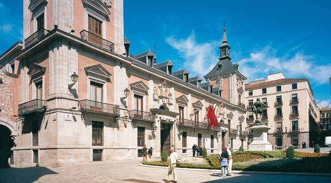 Descubre la Colección Municipal Ayuntamiento y Casa de Cisneros